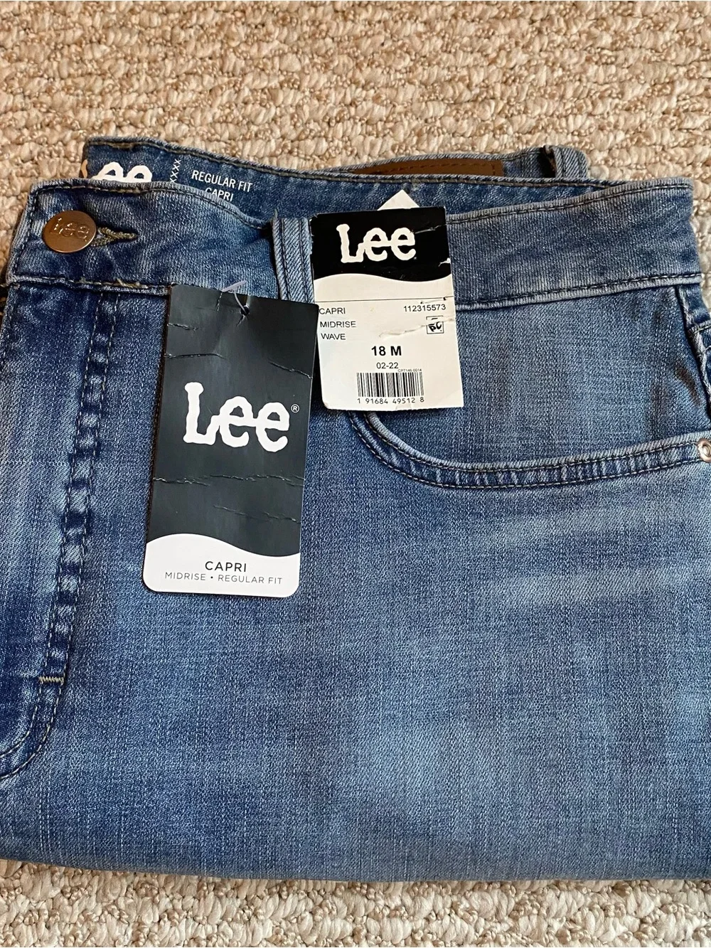 Lee Womens Midrise Capri Jeans in Blue